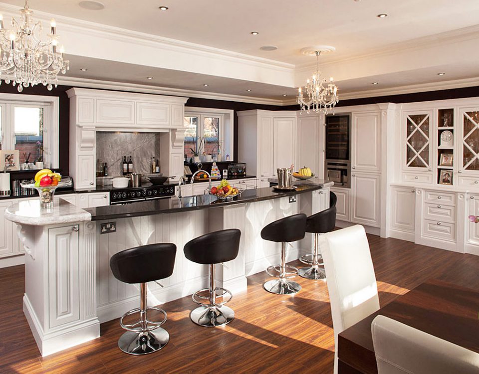 hand-painted-bespoke-edwardian-kitchen-by-broadway-01-1215