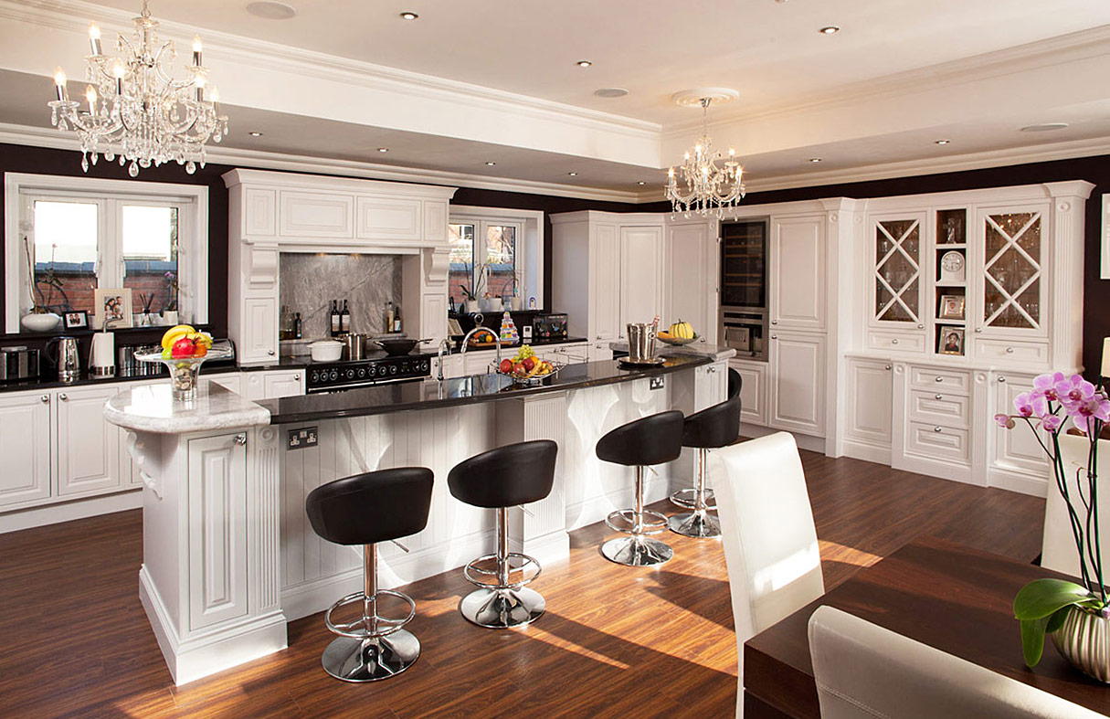 hand-painted-bespoke-edwardian-kitchen-by-broadway-01-1215