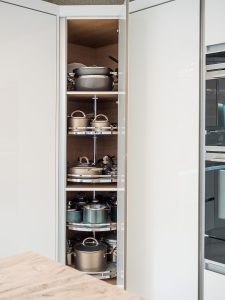 p-clever-corner-storage-larder-cupboard-solution-modern-kitchen-34